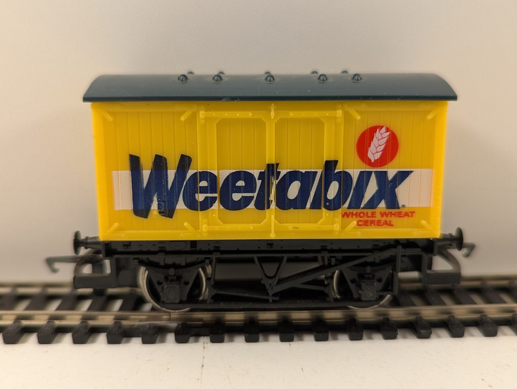 Hornby OO Gauge R728 “Weetabix” Closed Van