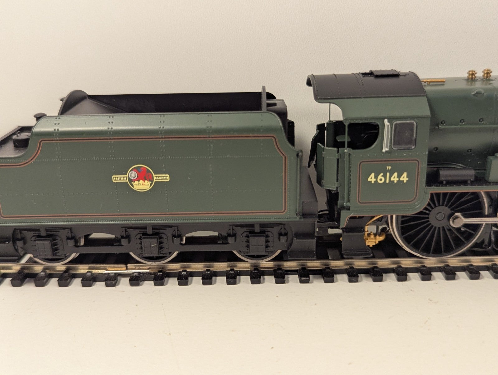Hornby R2729 OO Gauge Royal Scot 4-6-0 - missing front and rear couplings DCC