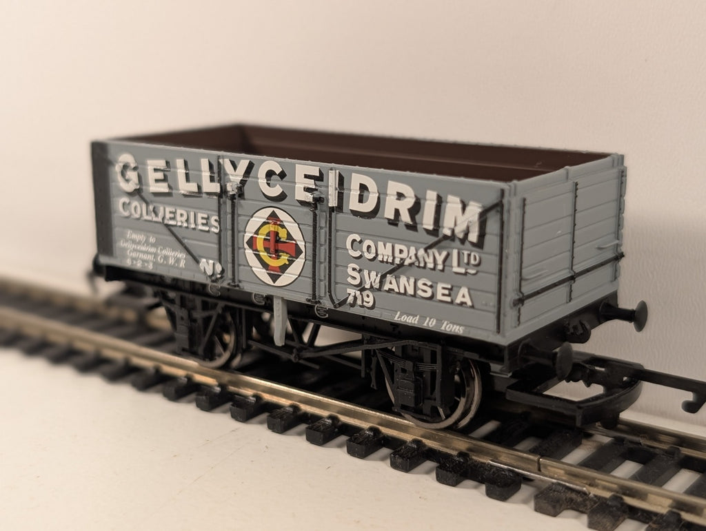 Hornby OO Gauge Grey Gellyceidrim Collieries 7 Plank Open Wagon