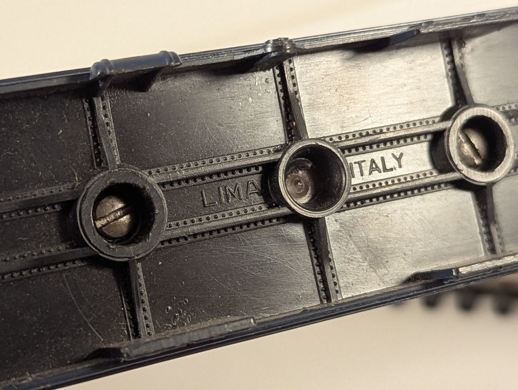 Lima L309202 CIWL Dining Car H0 Gauge - Missing Buffer Head