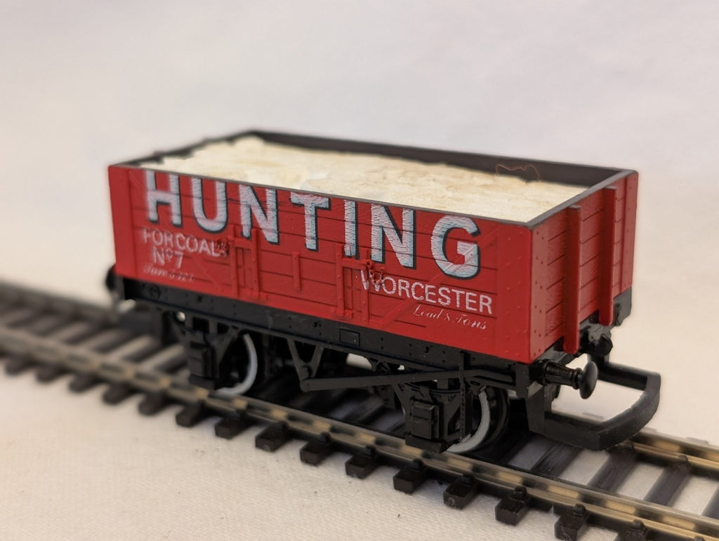 Hornby OO Gauge Private Owner 5-Plank Open Wagon 'Hunting' 7
