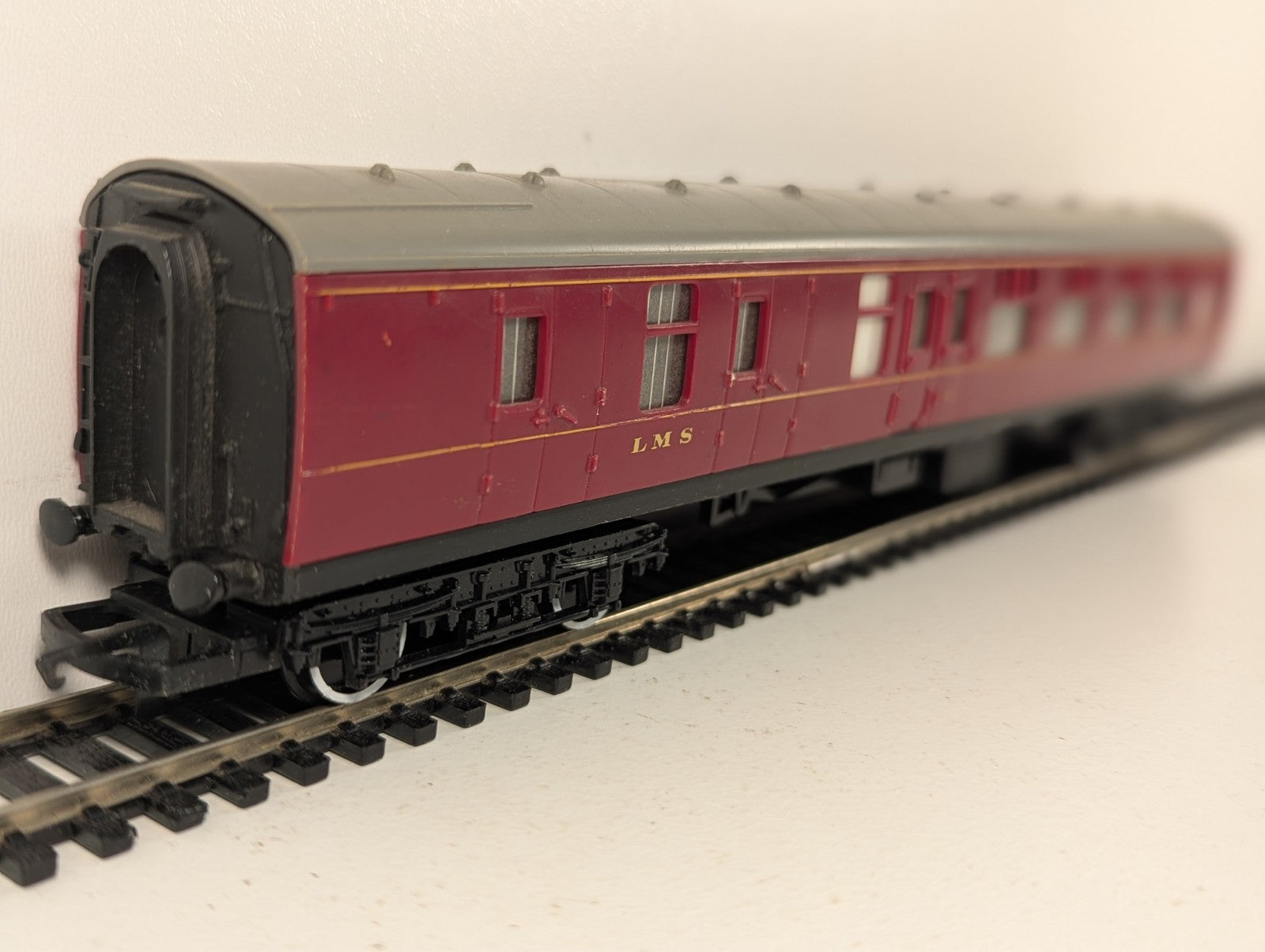 Hornby Railways R.422 LMS Corridor Brake First Coach OO Gauge - Boxed
