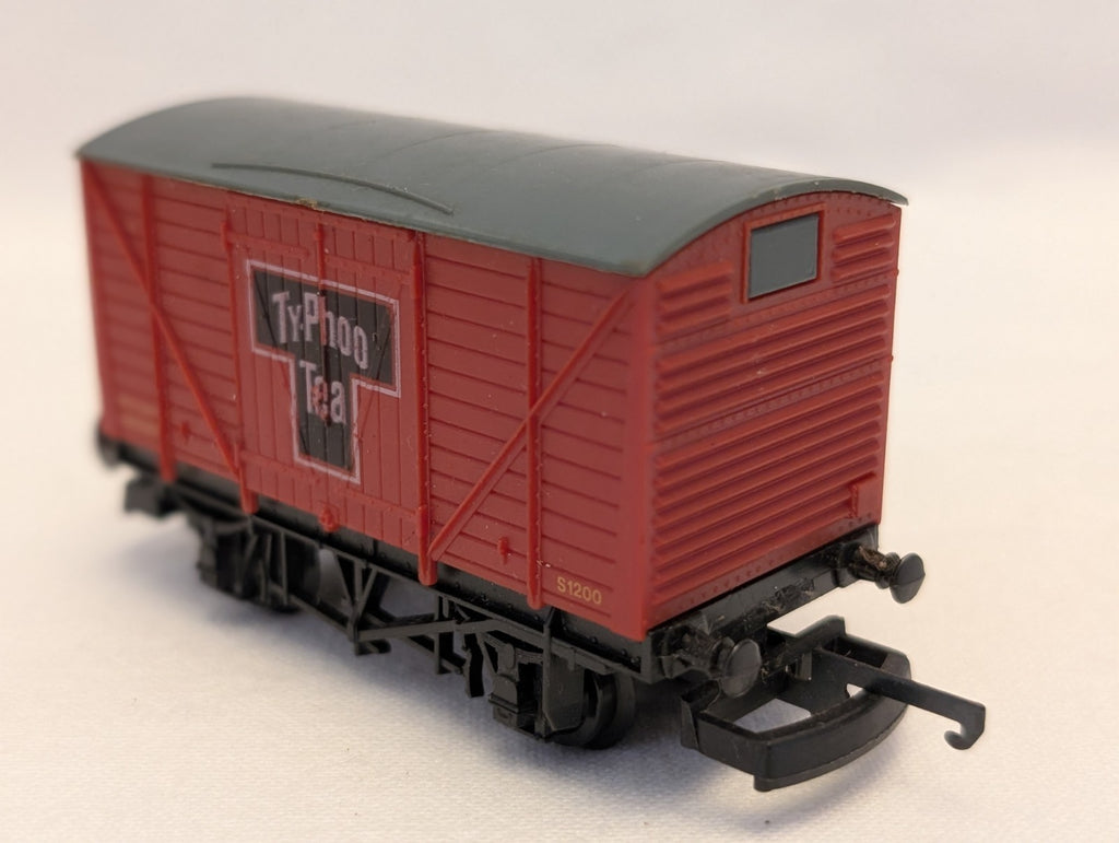 Lima OO Gauge Typhoo Tea Closed Van Goods Wagon S1200 Typhoo Tea
