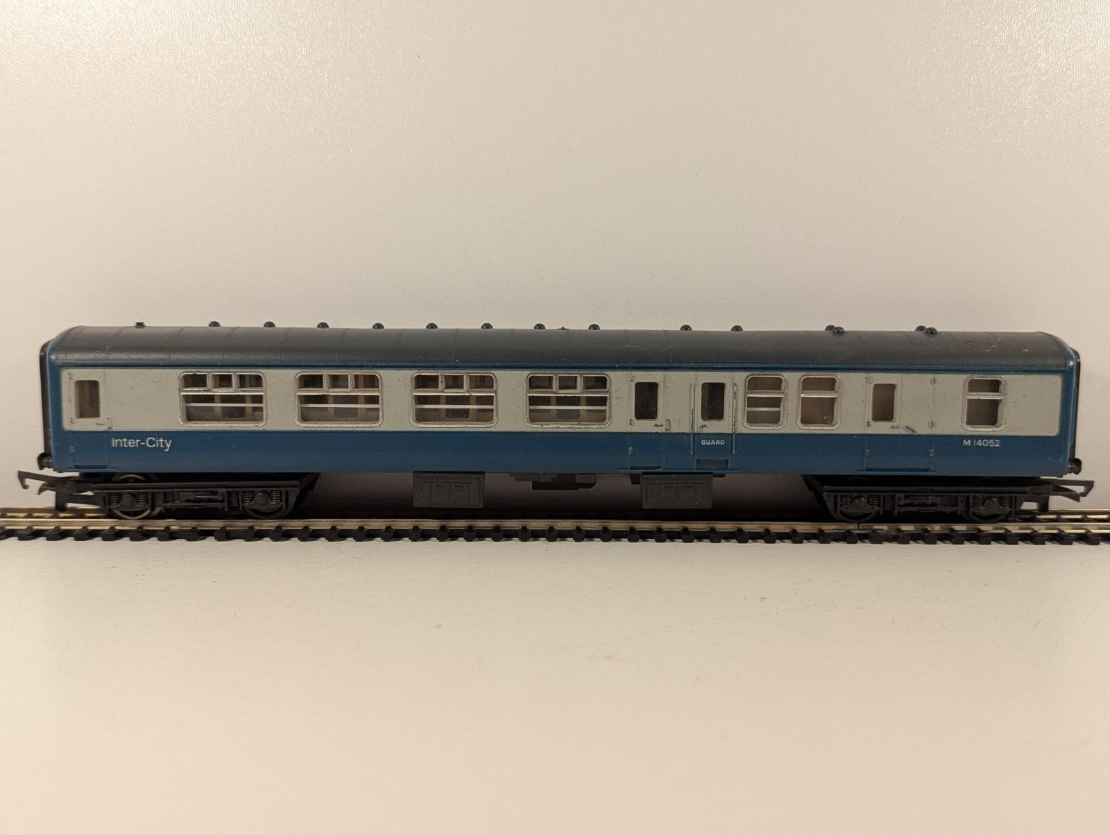 Lima OO Gauge BR InterCity Mk2 Brake Corridor Coach