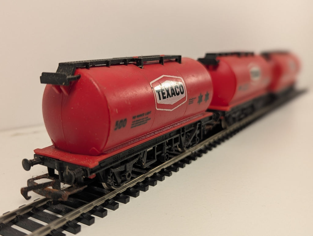 Hornby R184 OO Gauge Texaco Tank Wagon – Rake of 3