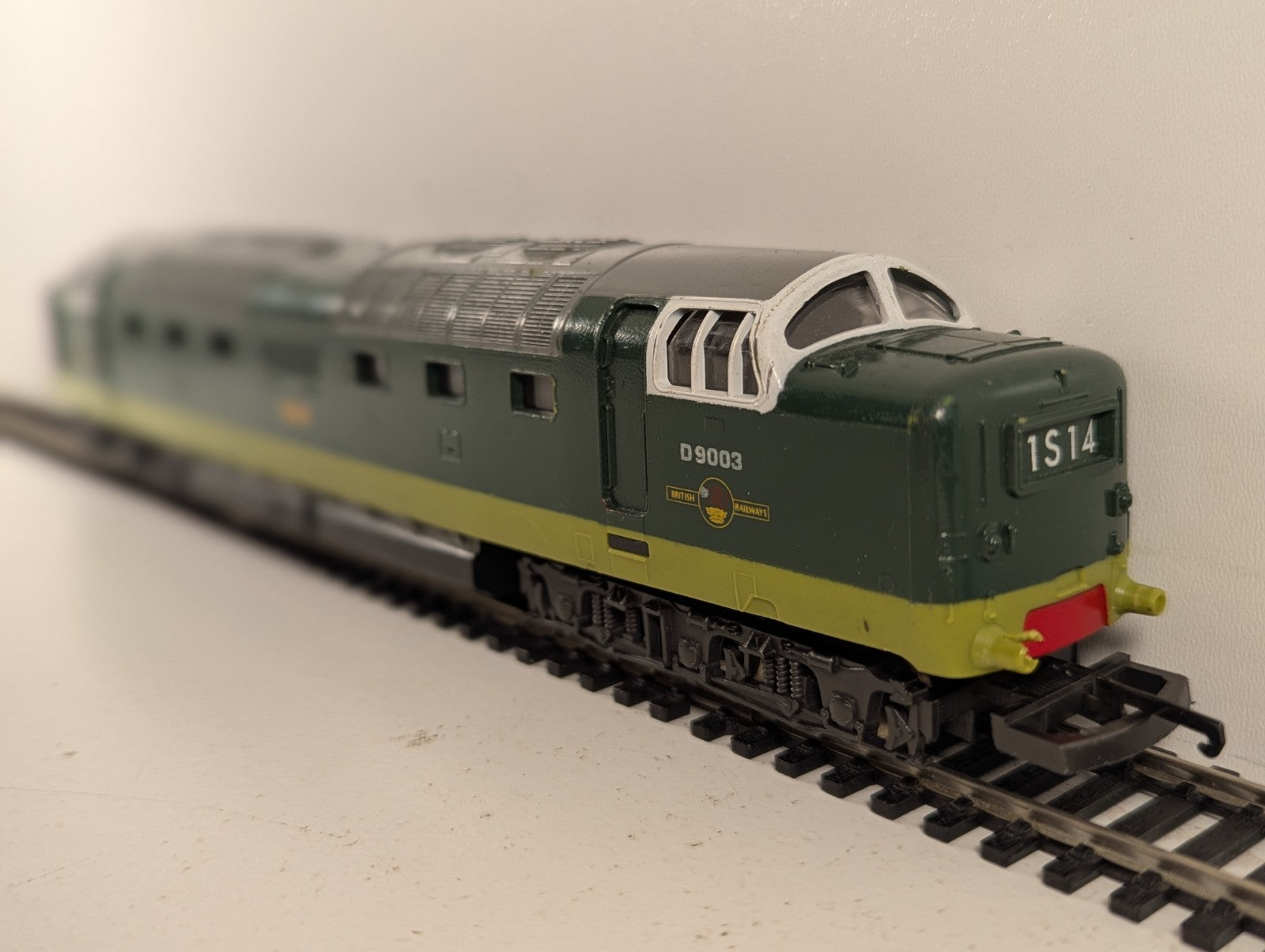 Lima OO Gauge Class 55 Deltic 'Meld' Diesel Locomotive D9003 BR Two Tone