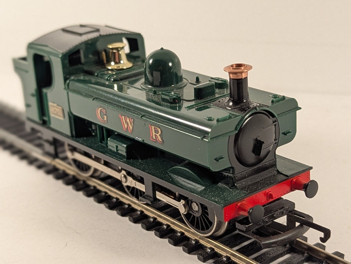 Hornby OO Gauge GWR 57xx Class Pannier Tank Locomotive 8751 GWR Green R.041