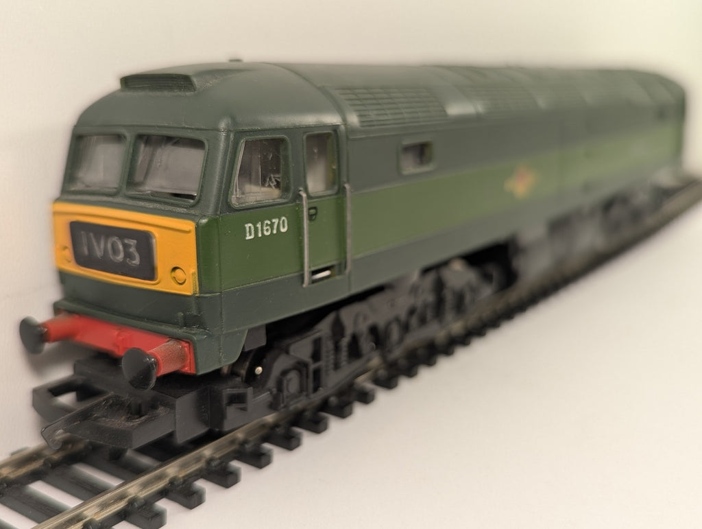 Hornby OO Gauge Class 47 'Mammoth' Diesel Locomotive D1670 BR Two-Tone Green