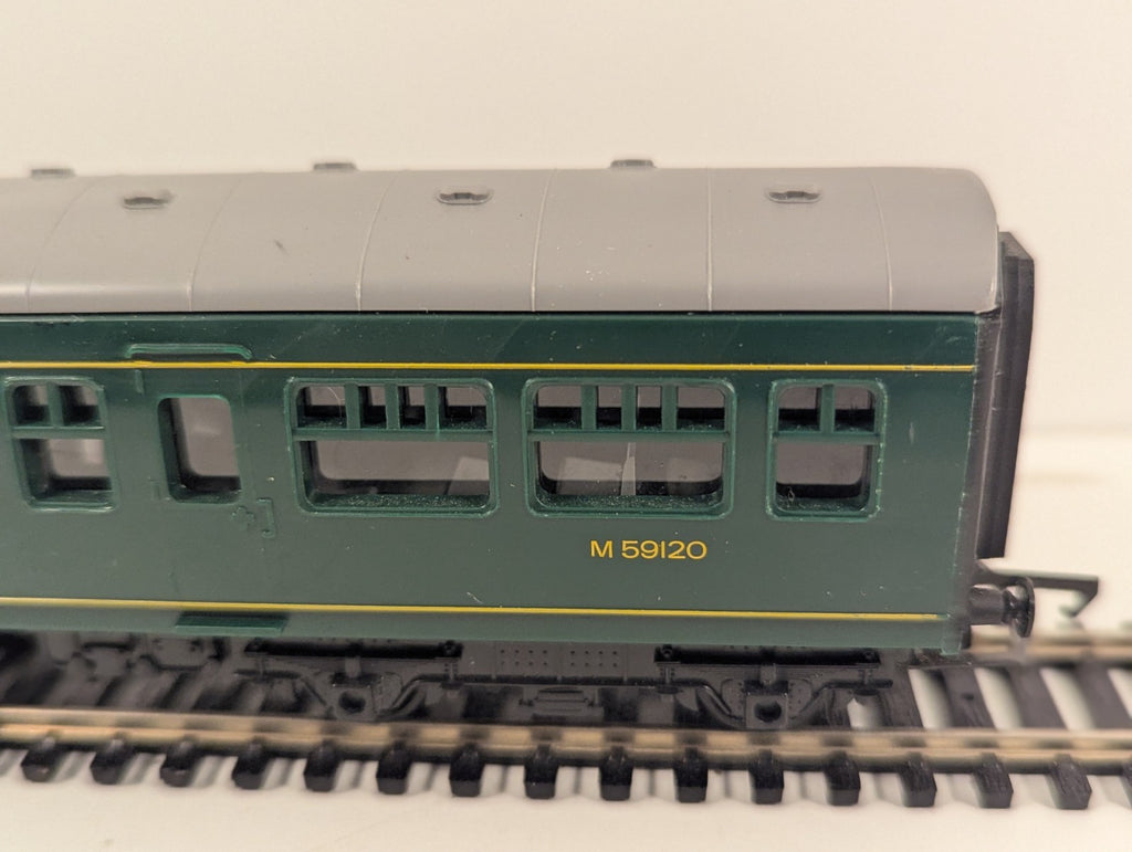 Hornby R334 OO Gauge Class 101 Metro Cammell Centre Coach M59120 – BR Green