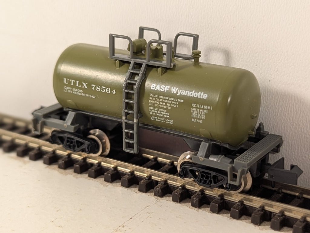 Atlas 3231-2.00 N Gauge Green Beercan Tank Car - Boxed