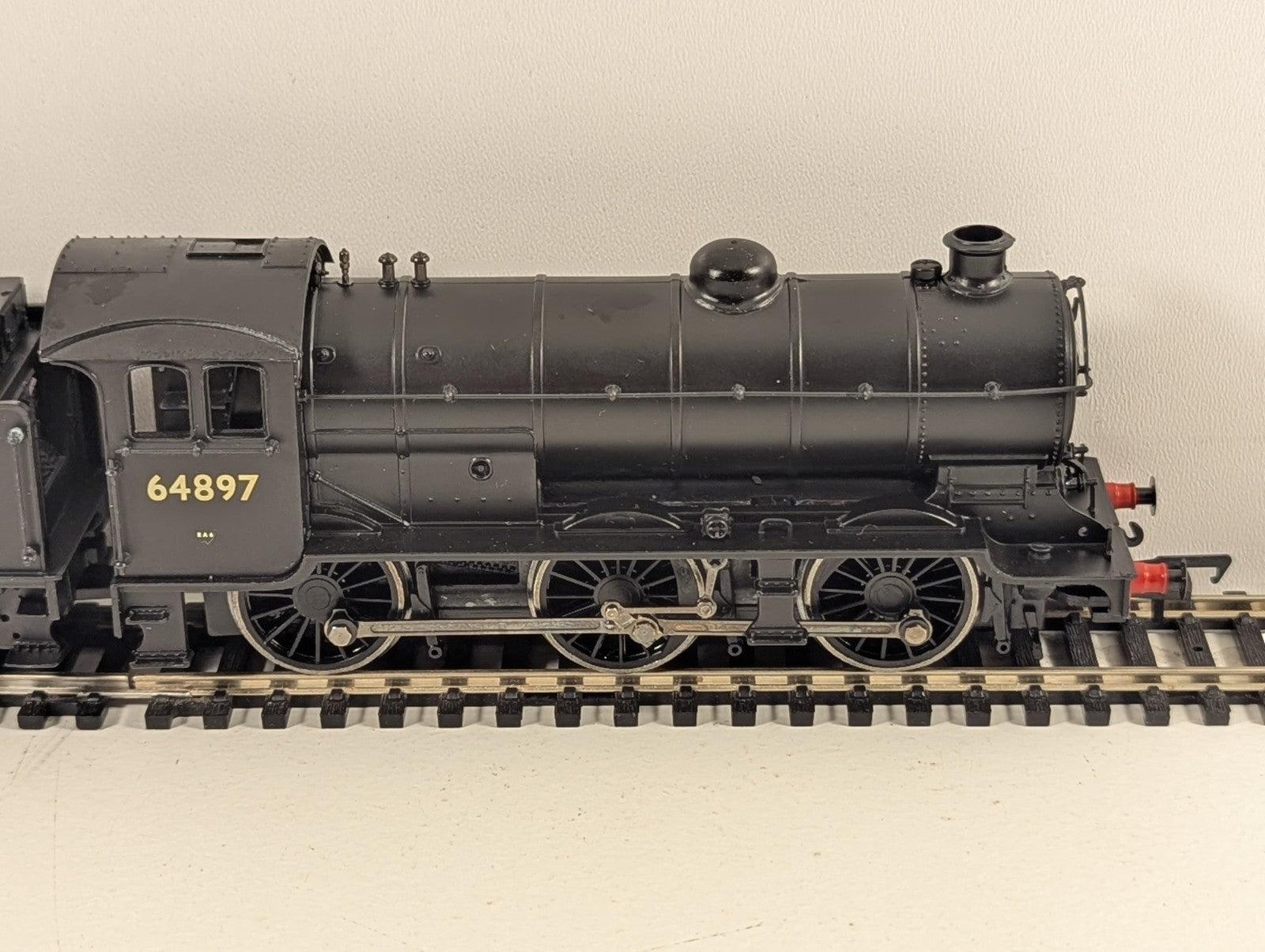 Bachmann Branchline OO Gauge 31-855A Class J39 64897 BR Black Early Emblem