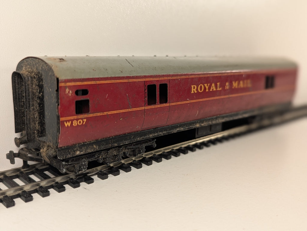 Hornby Dublo OO Gauge BR Mail Coach W807 – Maroon