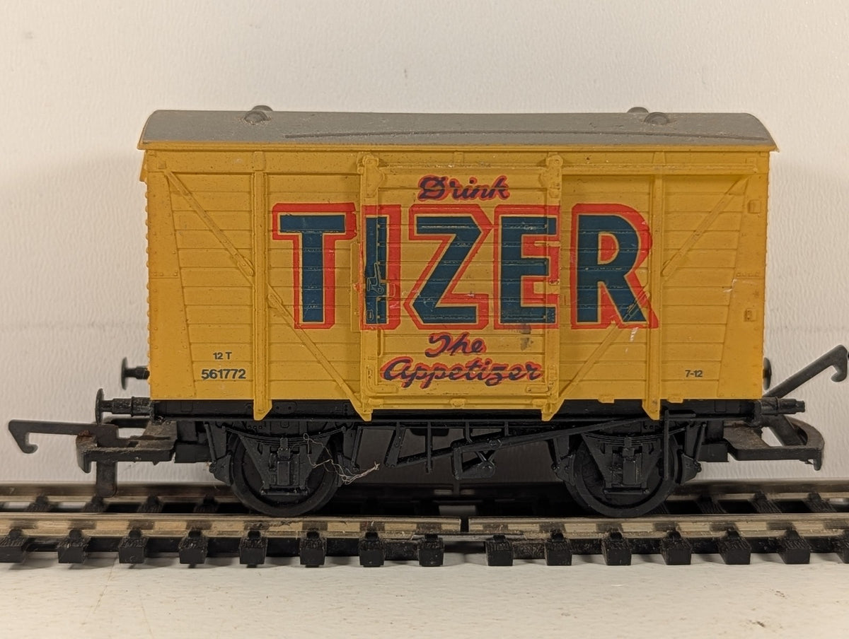 Airfix OO Gauge 12 Ton Box Van Goods Wagon 561772 Tizer Yellow 54378-7
