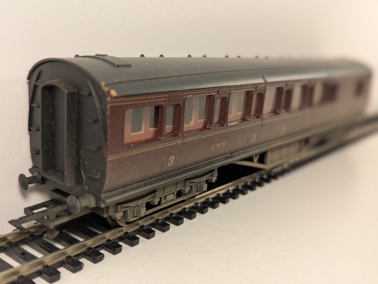 Graham Farish OO Gauge LMS Brake Third Coach - Wrong Box