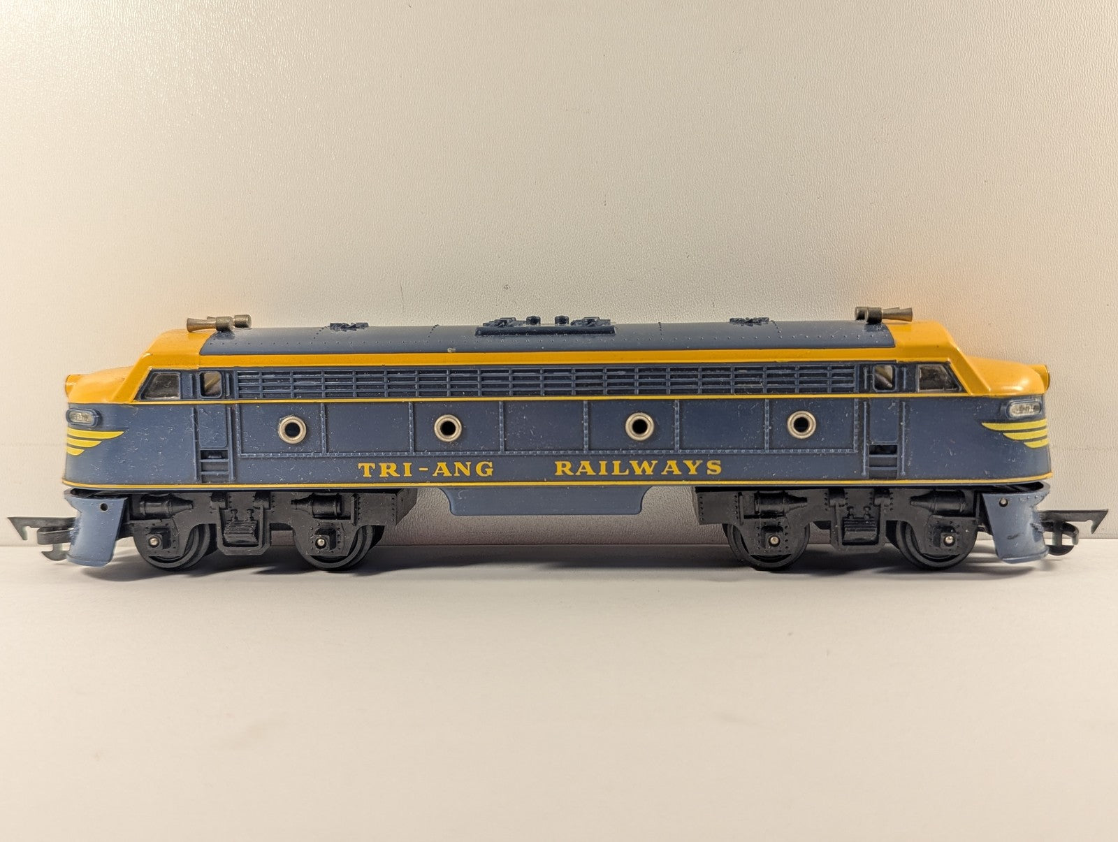 Tri-ang OO Gauge Transcontinental Double Ended Diesel Locomotive 5007