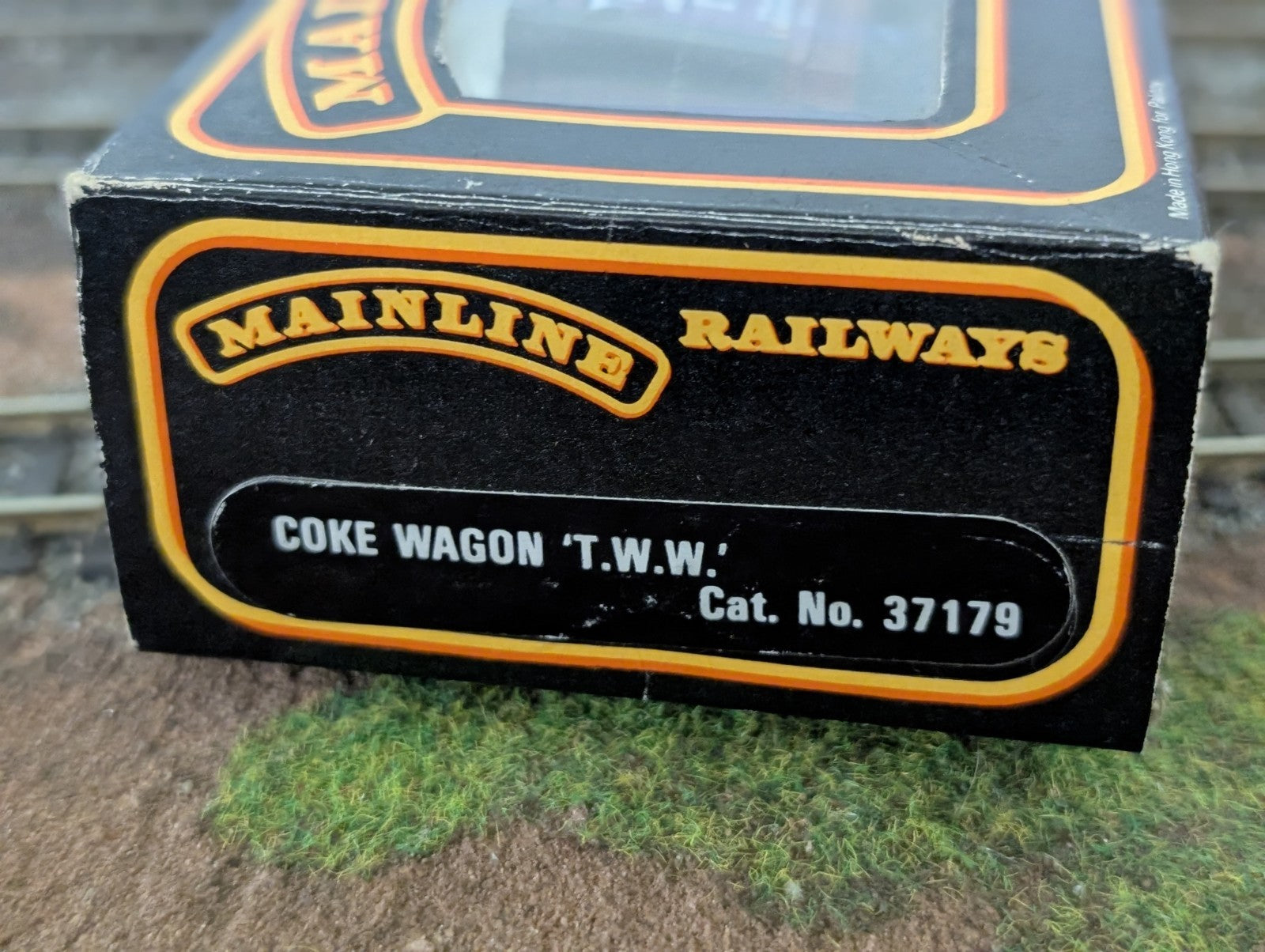 Mainline 37179 7 Plank Wagon with coal rail - 'Thomas W Ward' 1746