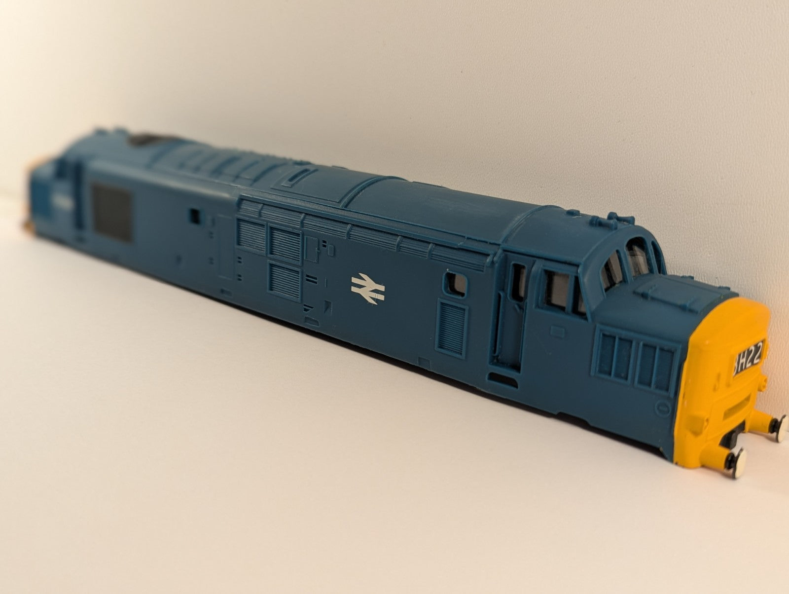 Hornby OO Gauge Class 37 Body Shell – Scratched Paint