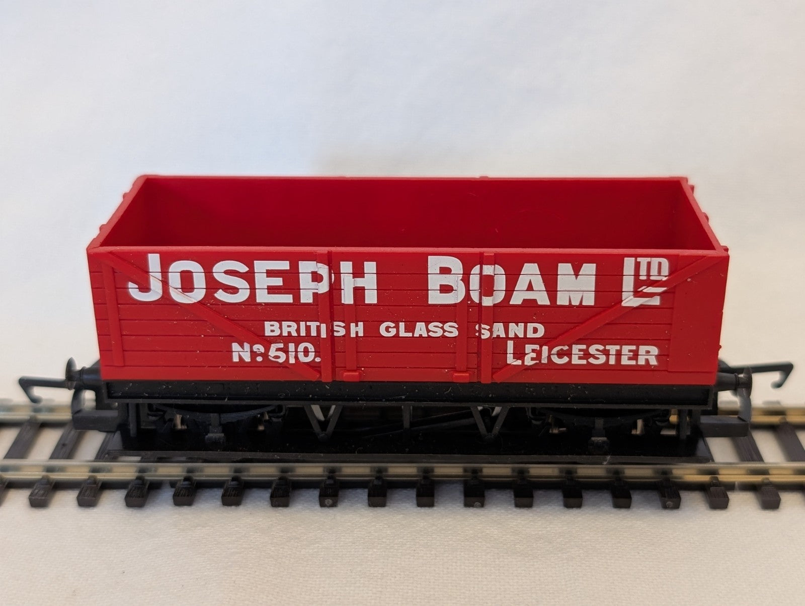 Hornby OO Gauge Joseph Boam Ltd British Glass Sand 5-Plank Wagon