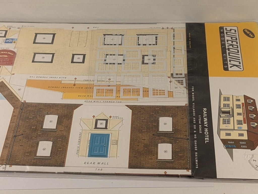 Superquick B33 OO Gauge Railway Hotel Card Kit Boxed