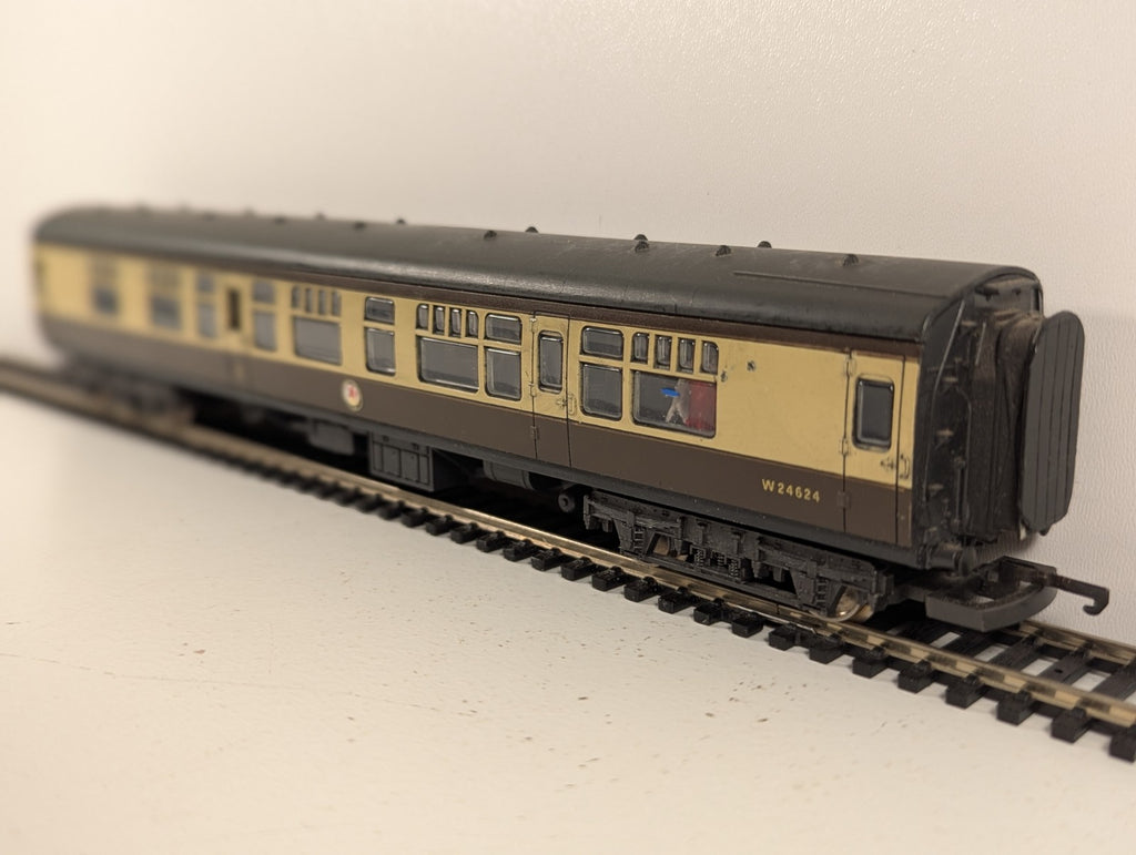 Lima 305313 OO Gauge BR Mk1 Composite Corridor Coach Chocolate & Cream
