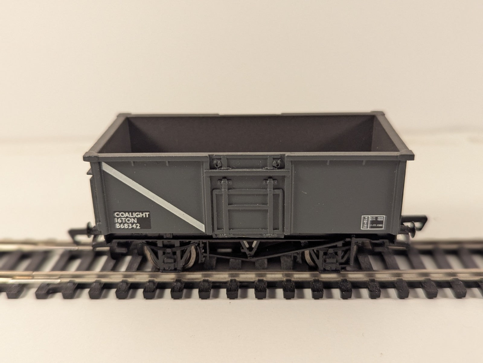 Bachmann Branchline 33-752B – 16 Ton Steel Mineral Wagon – BR Dark Grey
