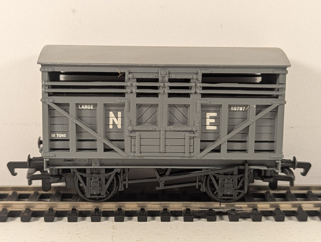 Bachmann OO Gauge LNER Large Cattle Wagon Goods Wagon 55787