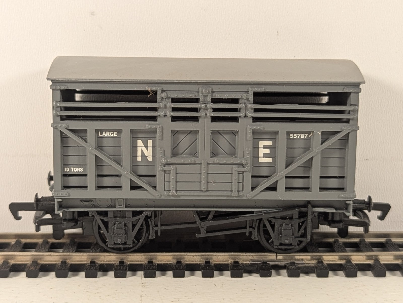 Bachmann OO Gauge LNER Large Cattle Wagon Goods Wagon 55787