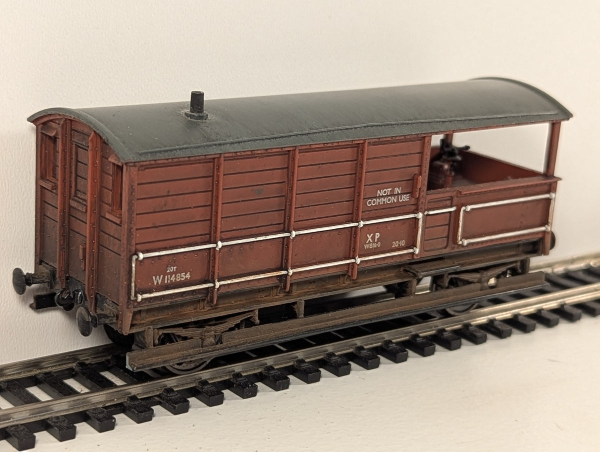 Bachmann Branchline 20 Ton ‘Toad’ Brake Van in BR Bauxite – Weathered