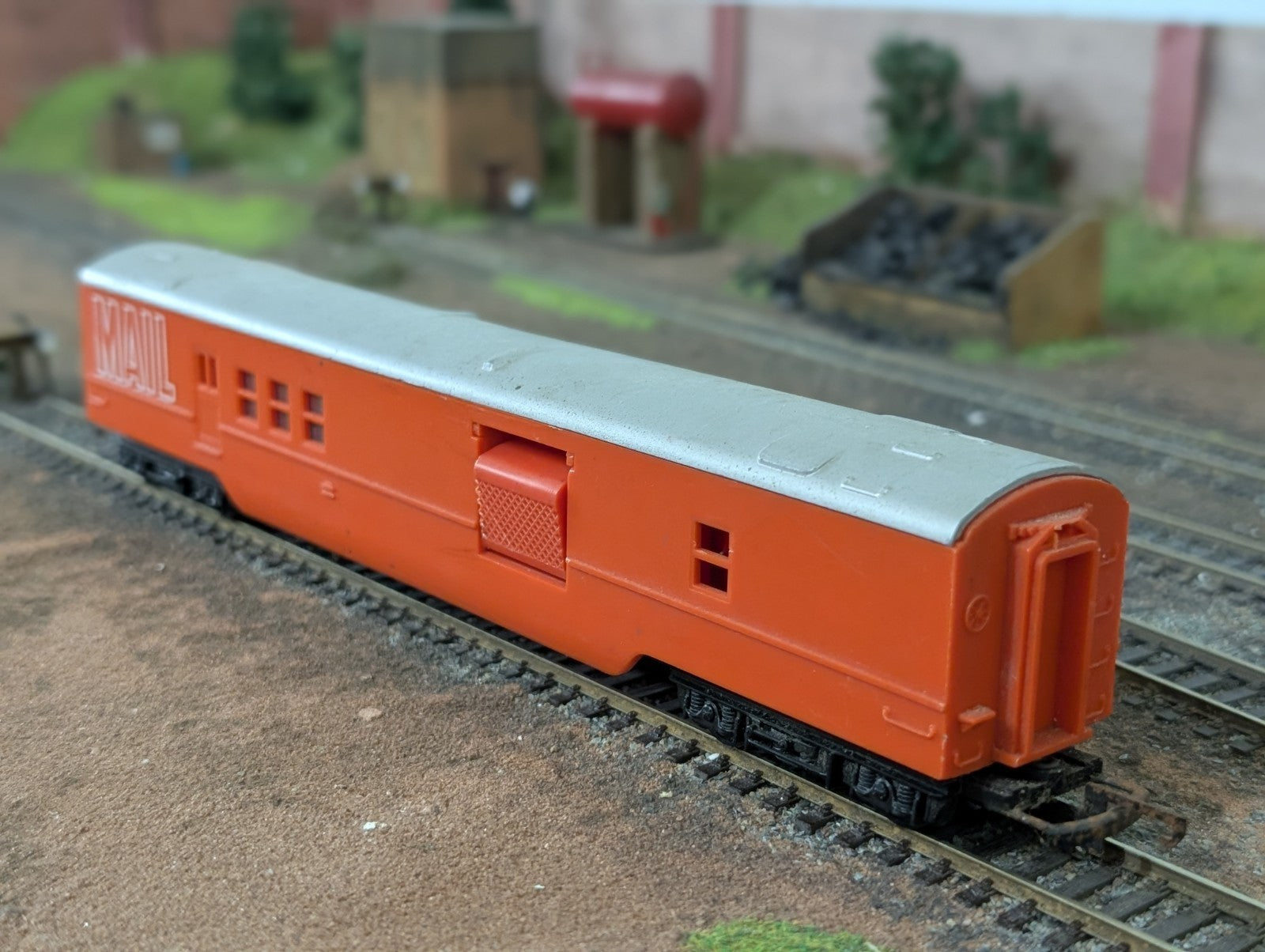 Triang Hornby R119 Operating Mail Coach - Orange livery 'MAIL