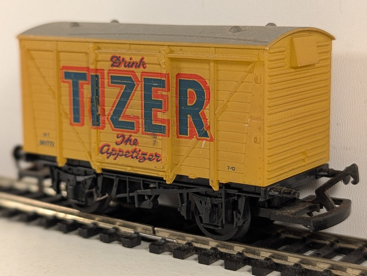 Airfix OO Gauge 12 Ton Box Van Goods Wagon 561772 Tizer Yellow 54378-7