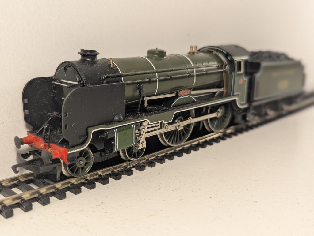 Hornby OO Gauge S.R. Schools Class V 'Repton' Steam Locomotive 926