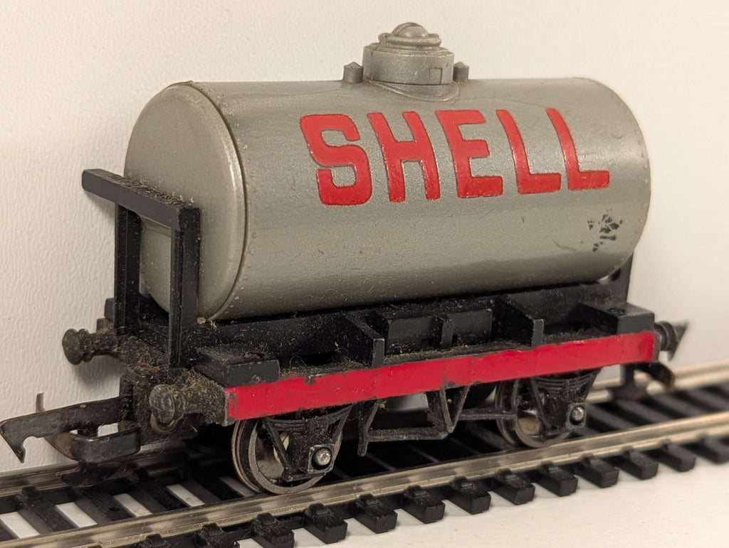 Tri-ang R12 Tank Wagon – OO Gauge