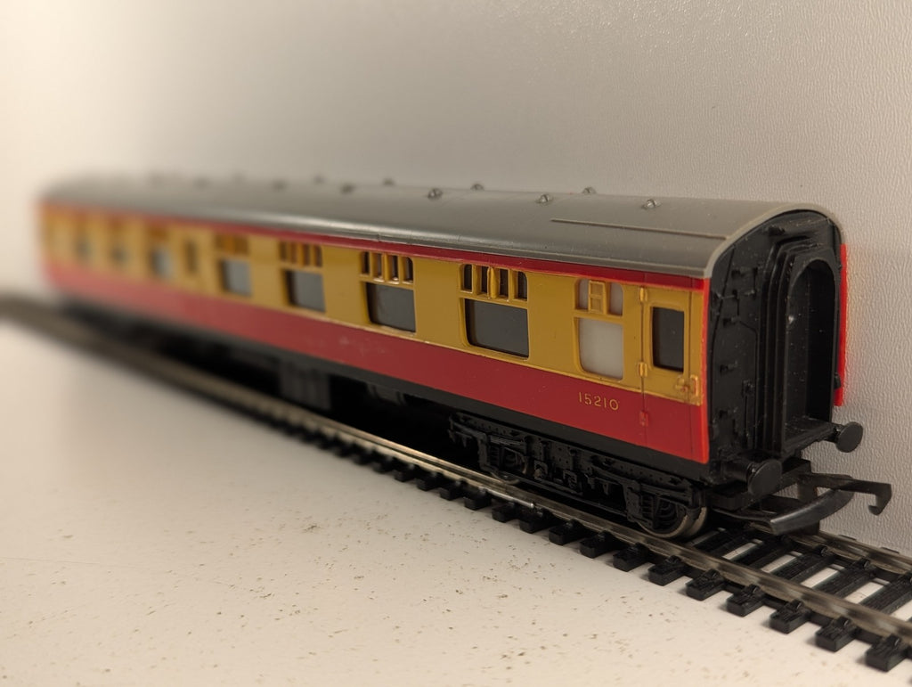Hornby OO Gauge LMS Style Composite Coach Passenger Coach 15210