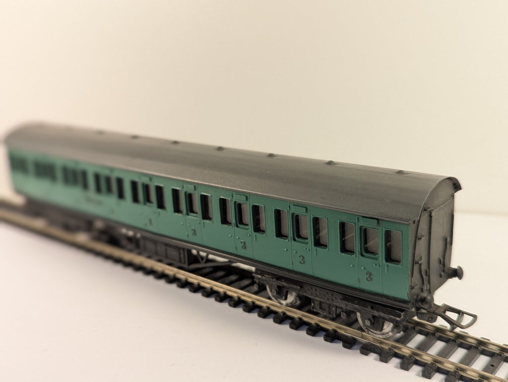 Graham Farish OO Gauge Southern Railway Green Third Class Coach Boxed