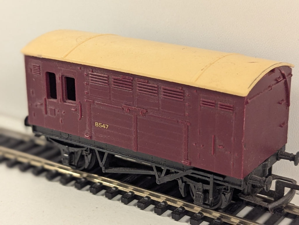 Tri-ang Hornby OO Gauge Maroon Horse Box Wagon