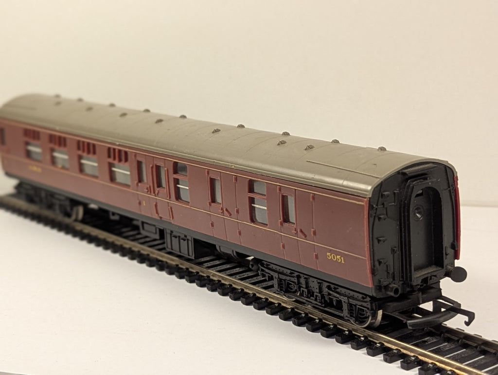Hornby R936 OO Gauge LMS Maroon Corridor Brake Coach