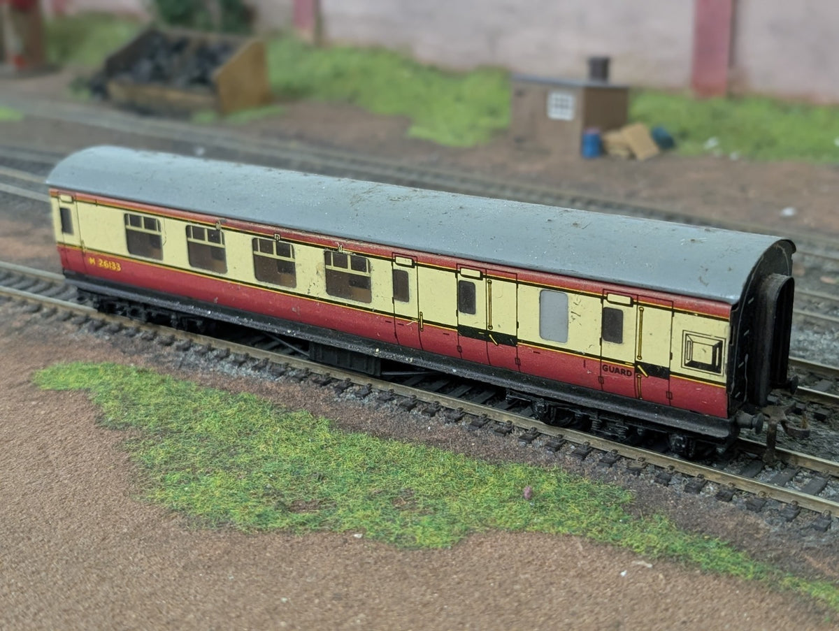 Hornby Dublo 32018 OO Gauge BR Red/Cream Stanier Coach M26133