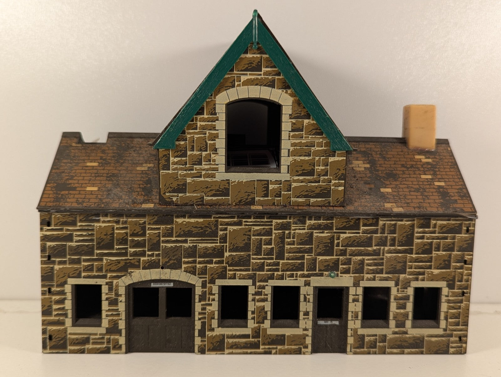 Hornby R524 Booking Hall – Missing Pieces