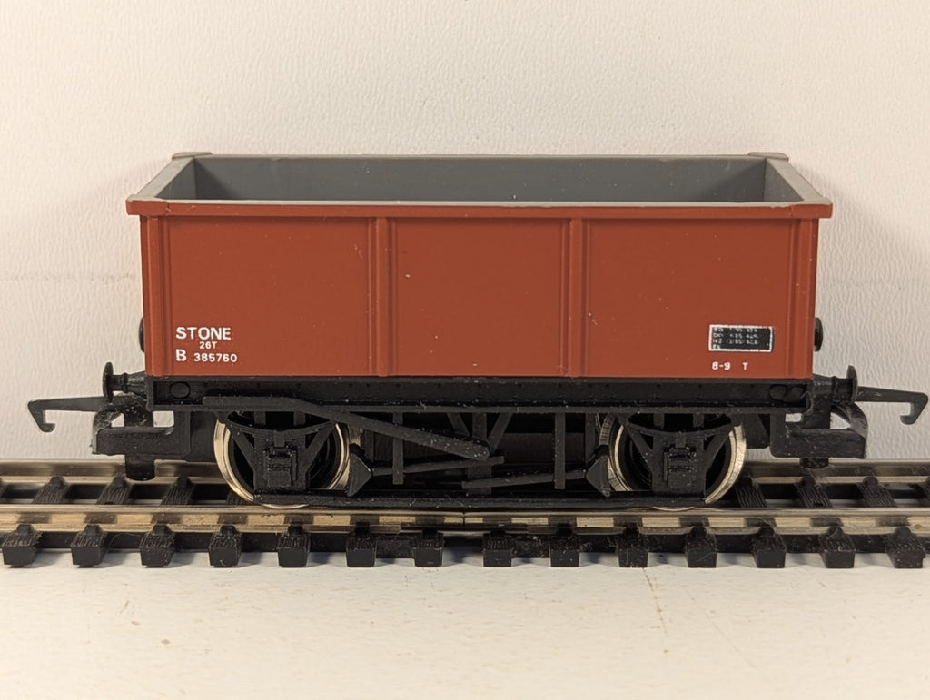 Hornby R239 BR 26T Stone Mineral Wagon finished in BR Bauxite livery.