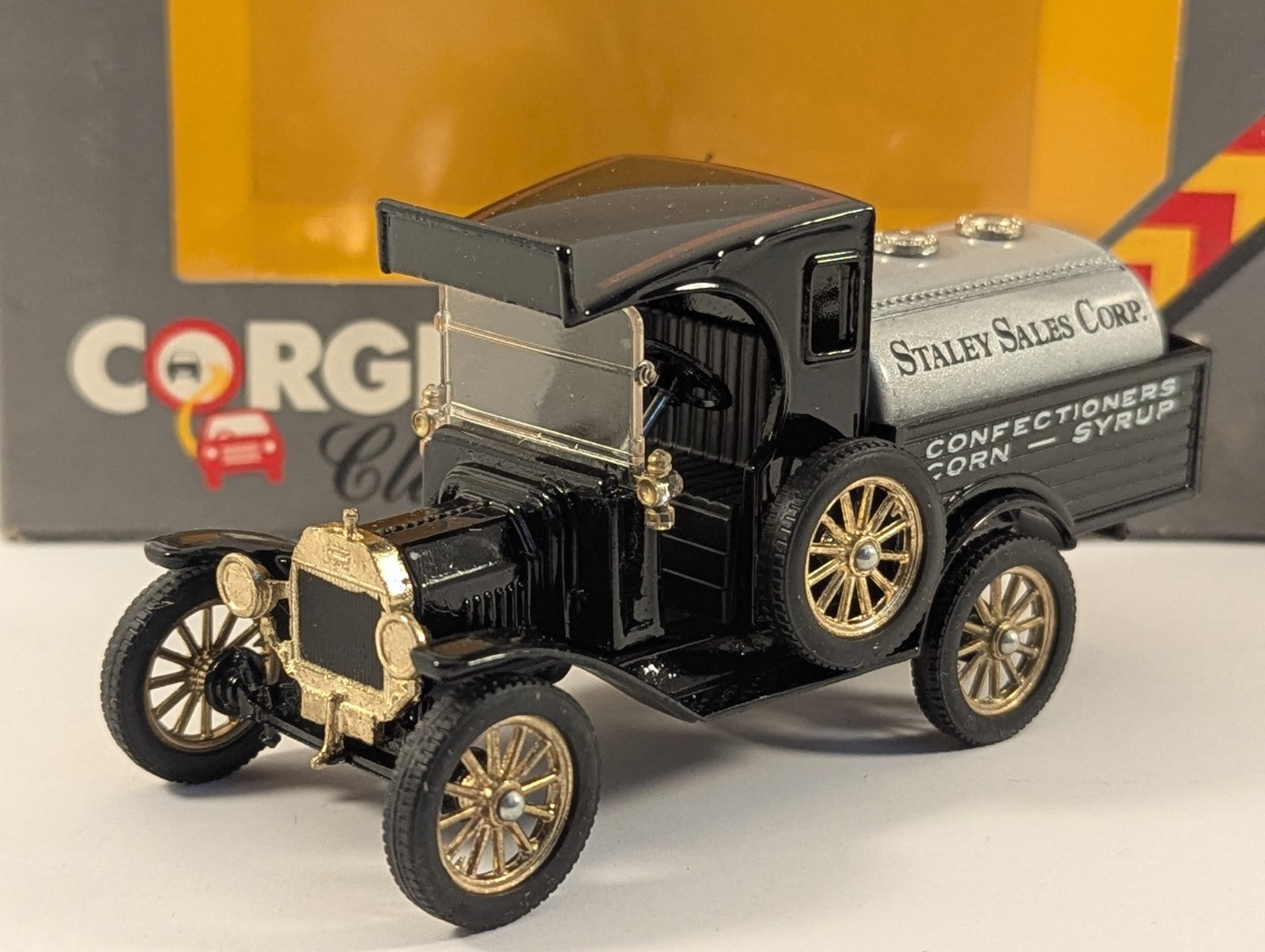 Corgi Classics C864/1 Ford Model T Tanker Staley Sales Corp