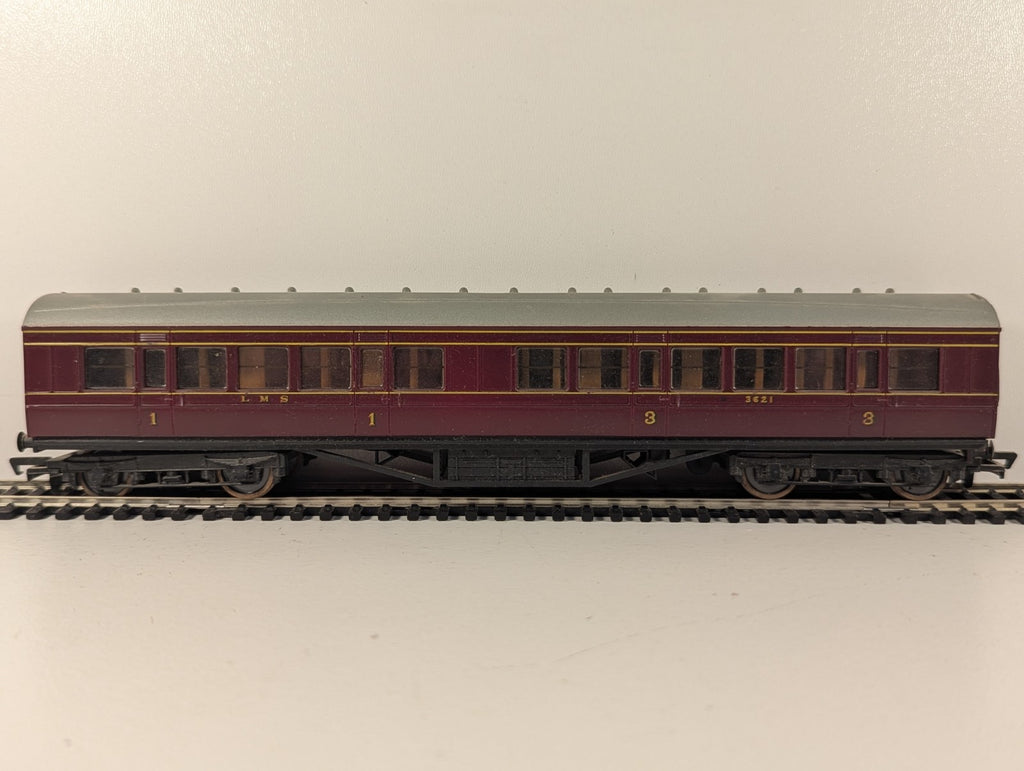Mainline Railways OO Gauge LMS 57ft Composite Corridor Coach
