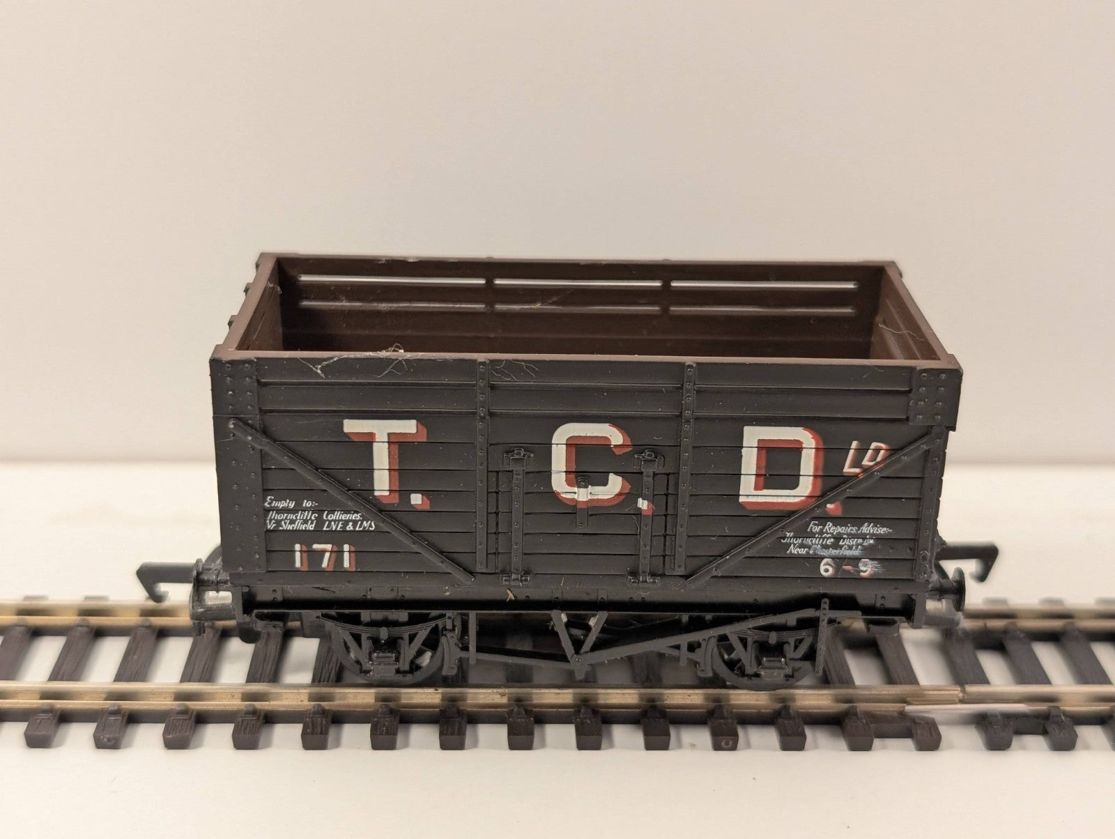 Mainline 37-158 OO Gauge Coke Wagon in T.C.D. livery, number 171