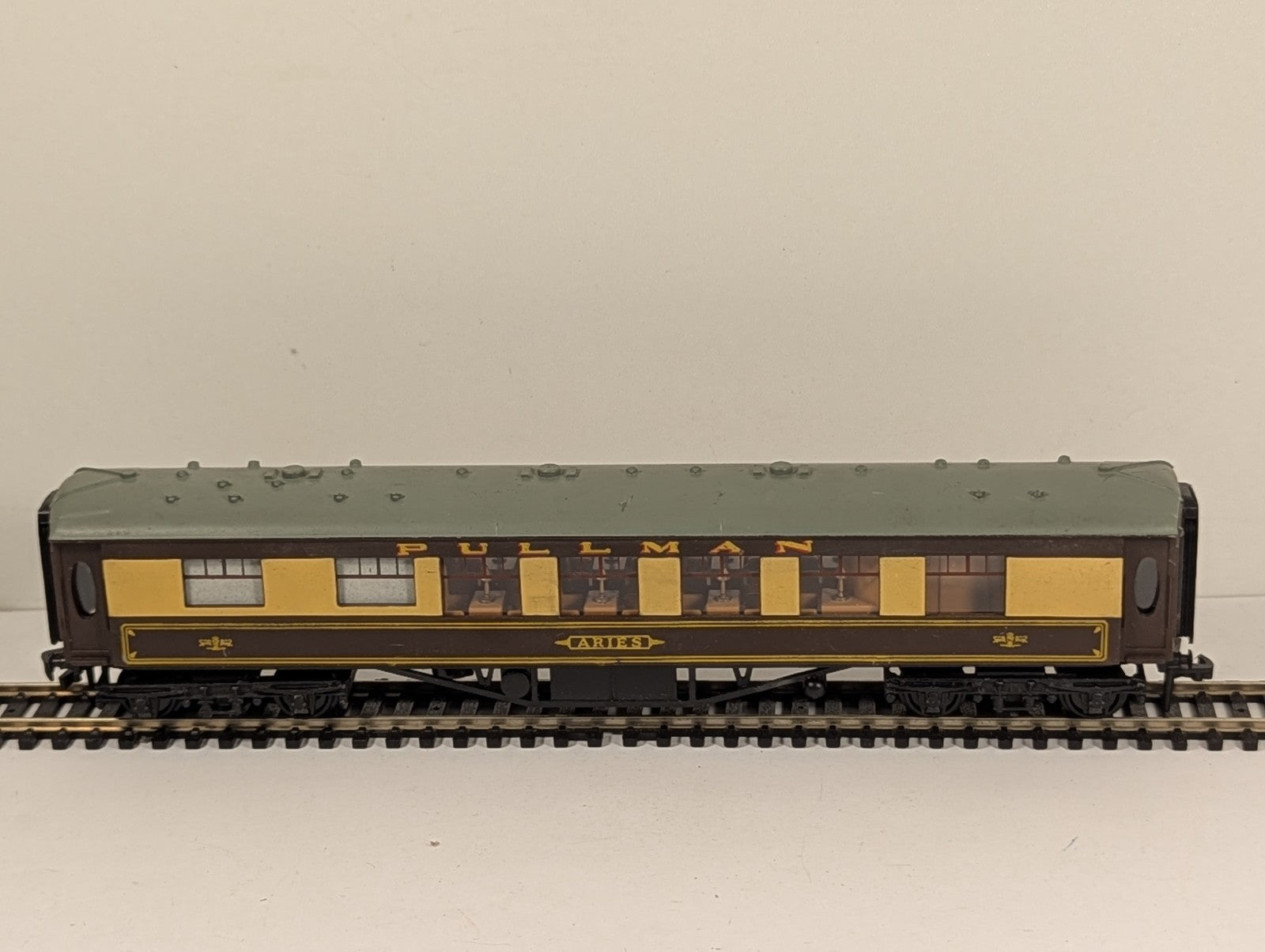 Hornby Dublo Pullman Car 'Aries' OO Gauge