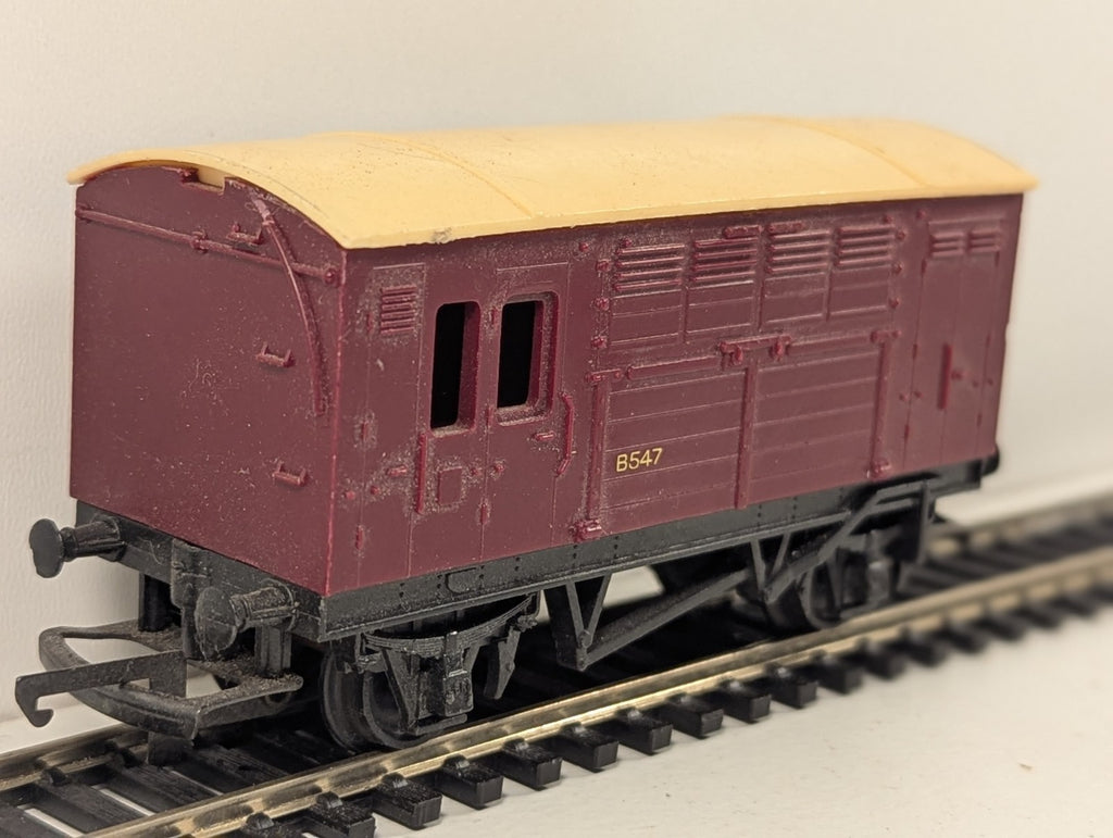 Tri-ang Hornby OO Gauge Maroon Horse Box Wagon
