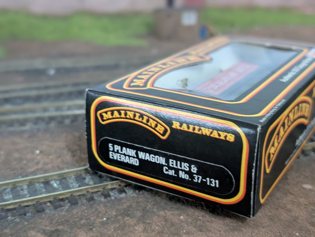 Mainline 37-131 OO Gauge 5 Plank Wagon Ellis & Everard Ltd No. 136  Boxed