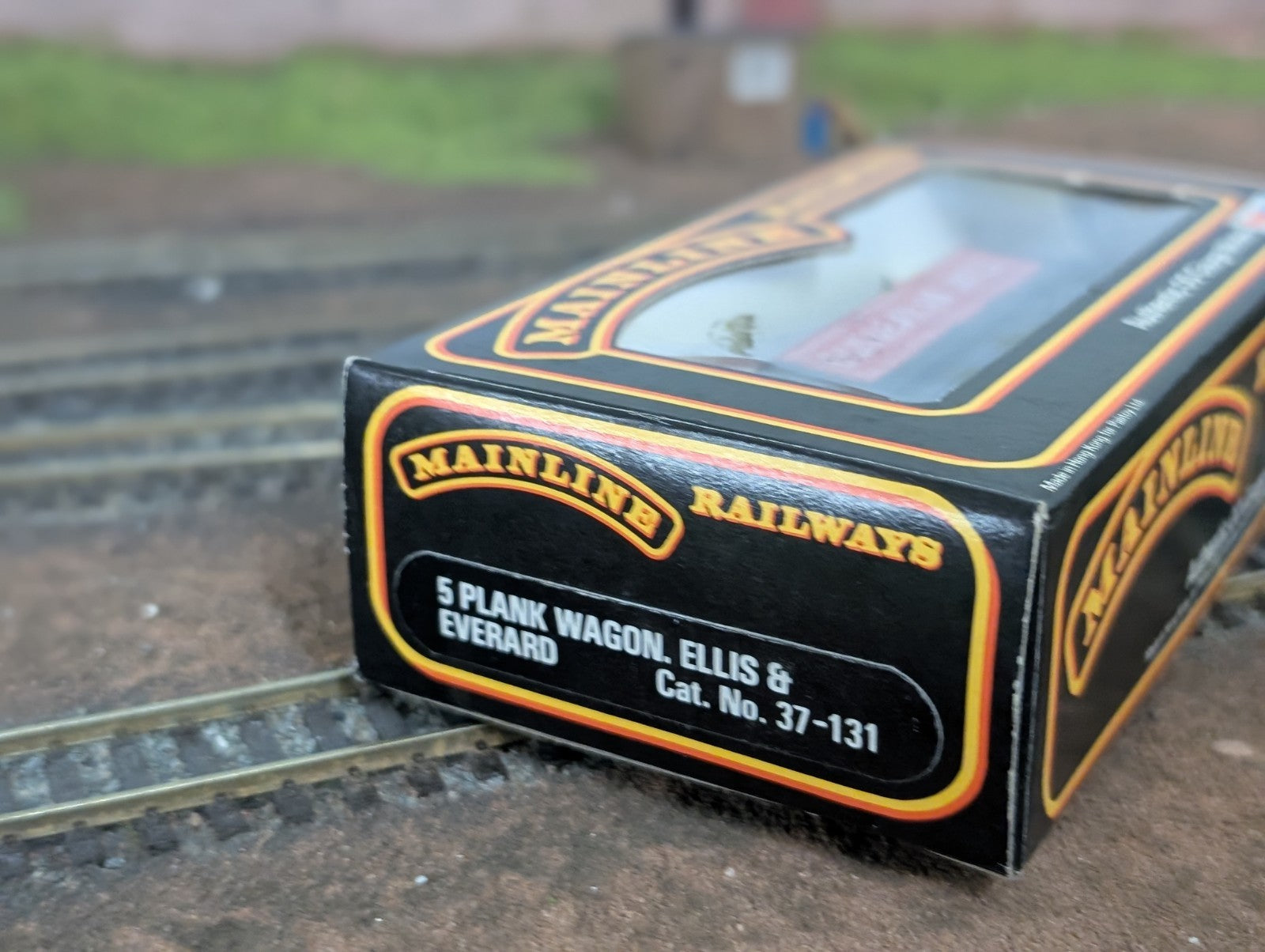 Mainline 37-131 OO Gauge 5 Plank Wagon Ellis & Everard Ltd No. 136  Boxed