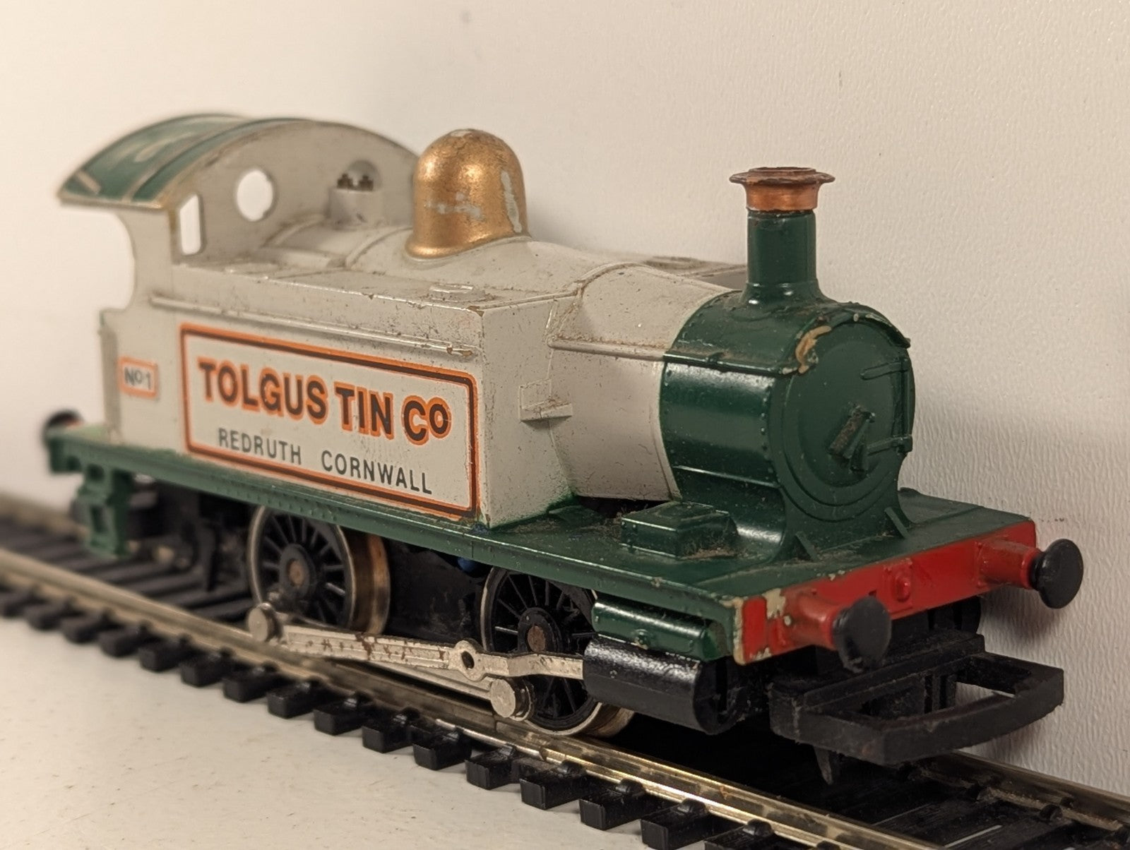 Hornby OO Gauge 0-4-0T Industrial Tank Steam Locomotive 1 Tolgus Tin Co