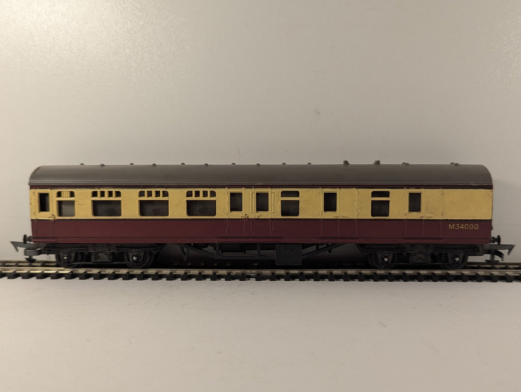 Tri-ang OO Gauge BR Mk1 Brake Coach Passenger Coach M34000 BR Crimson & Cream