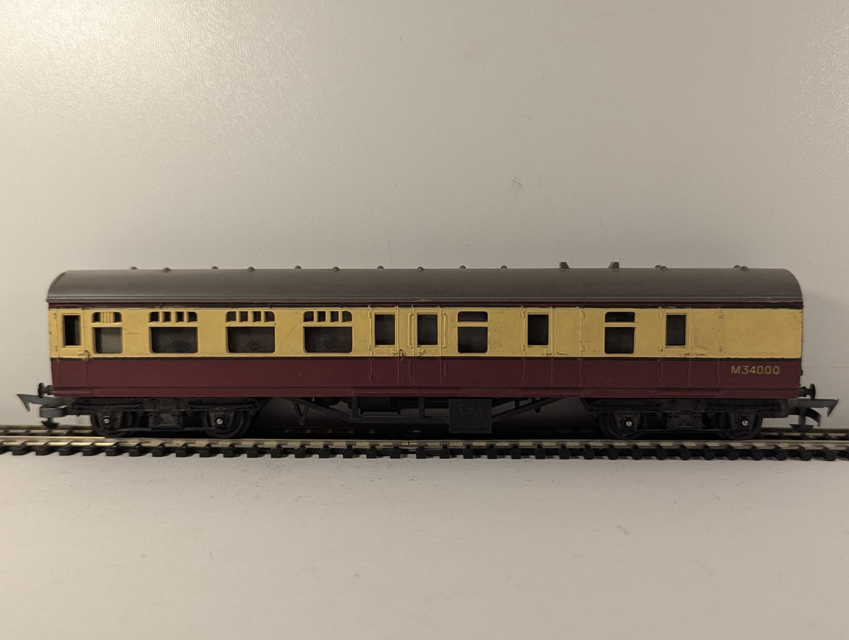 Tri-ang OO Gauge BR Mk1 Brake Coach Passenger Coach M34000 BR Crimson & Cream
