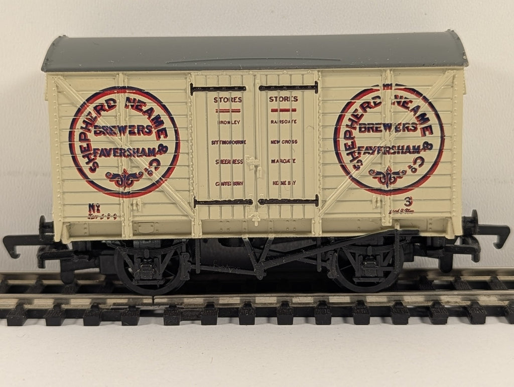 Mainline OO Gauge 12 Ton Ventilated Van Shepherd Neame Goods Wagon 3 37-137